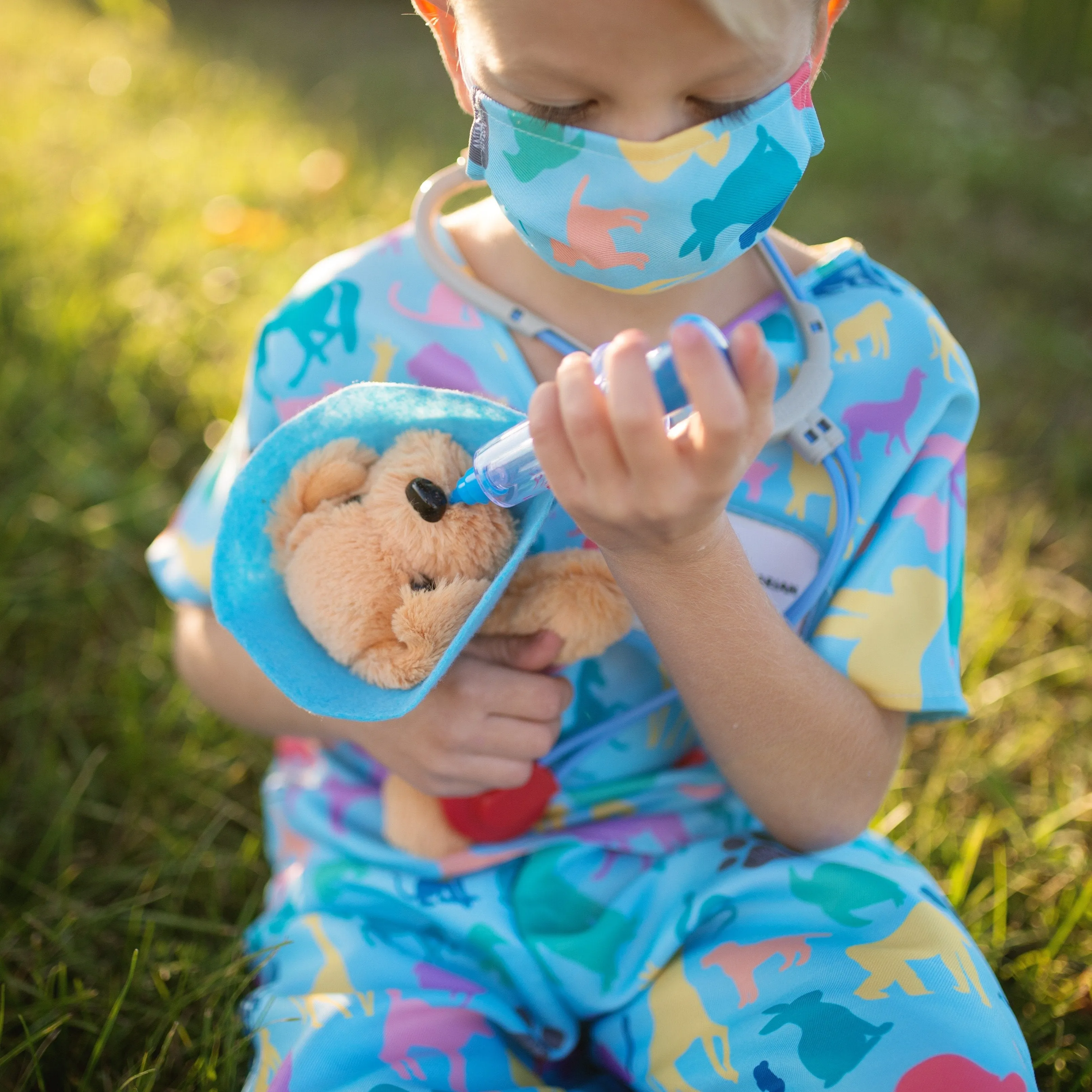 VETERINARIAN SCRUBS WITH ACCESSORIES